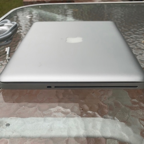 2012 MacBook Pro Retina 13.3in Core i5 4GB Laptop - Picture 5 of 5